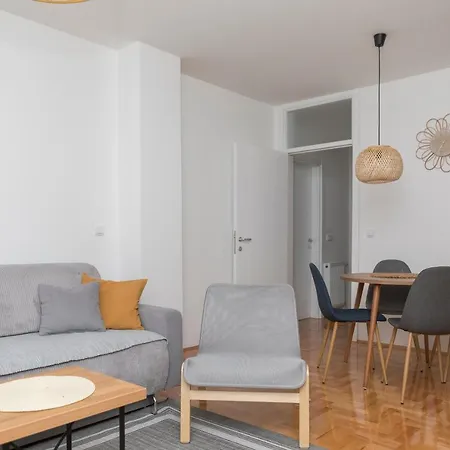Center Apartment *