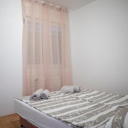 Center Apartment *